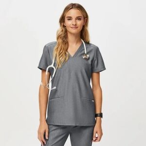 FIGS Casma Three-Pocket Scrub Top, XS, Graphite